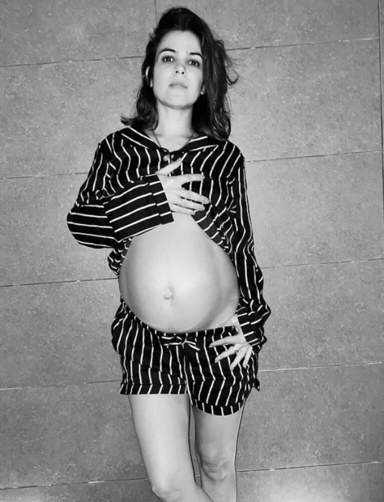 Agustina Cherri mostró cuánto creció su pancita de embarazada con una dulce foto en pijama