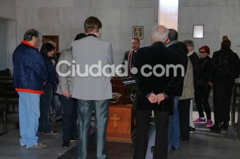 El último adiós de Silvio Soldán a su madre, Tita, en el cementerio de la Chacarita