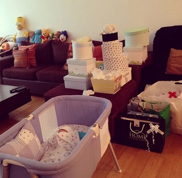 El pequeño León, rodeado de regalitos en su casa (Foto: Instagram). 