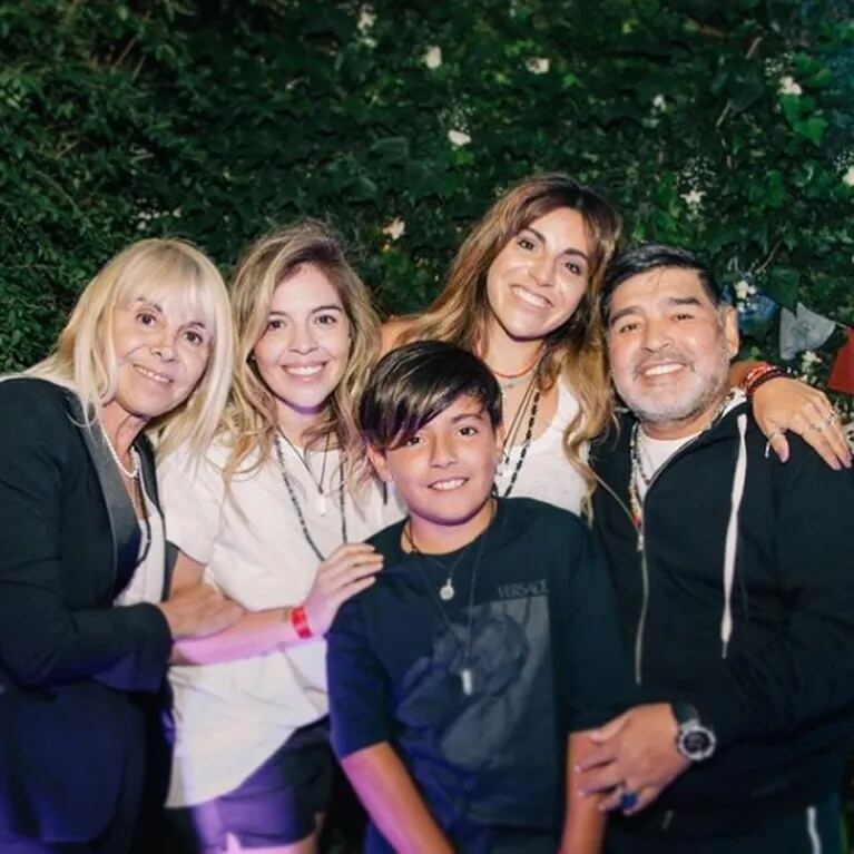 El sorpresivo reencuentro de Diego Maradona con Dalma, Gianinna y Claudia Villafañe, tras años de disputa judicial