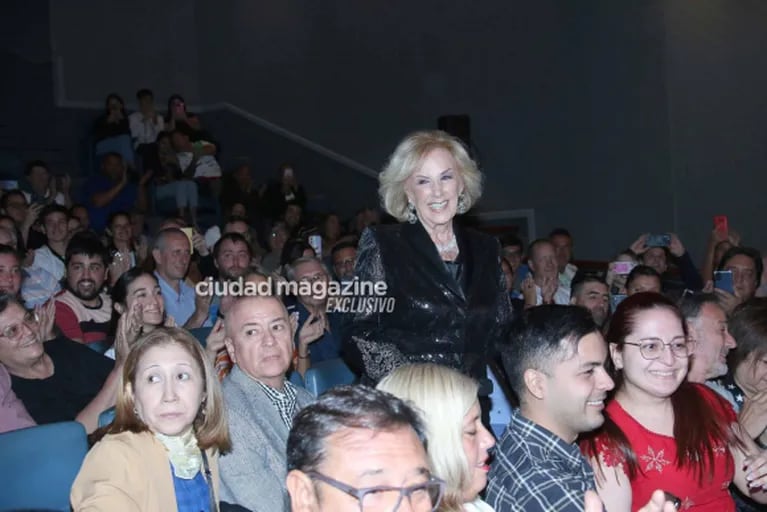 Mirtha Legrand fue a ver la obra de Mariano Martínez y fue ovacionada por una multitud