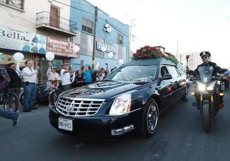 La muerte de Juan Gabriel dejó un profundo vacío en su México lindo y querido