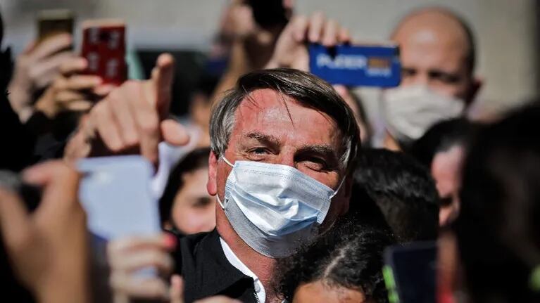 Insólito: después de amenazar a un periodista, Bolsonaro denuncia a TV Globo por lavado de dinero. Foto: AFP.