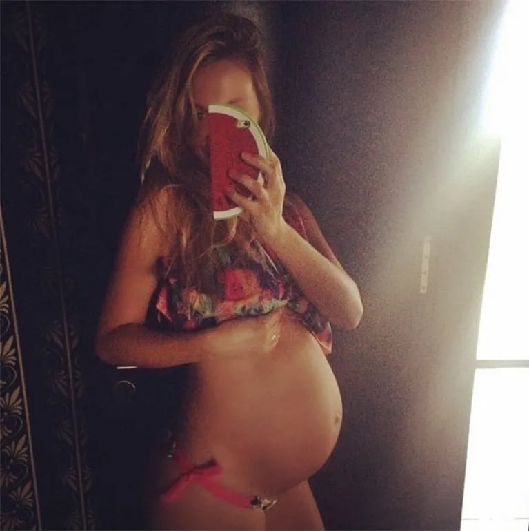A días de ser mamá, Melina Pitra mostró su sexy pancita y grabó el movimiento de su beba (Foto: Instagram)