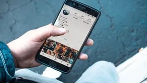 Instagram y Messenger facilitan el envío de audios sin mantener el botón pulsado e incorporan respuestas visuales. Foto:EP.