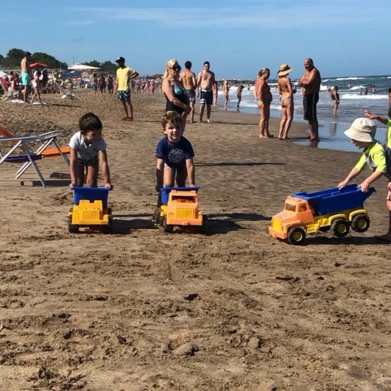 Sabrina Rojas y las fotos de sus vacaciones a puro juego con sus hijos en Mar del Plata: "¡La pasan bomba!"