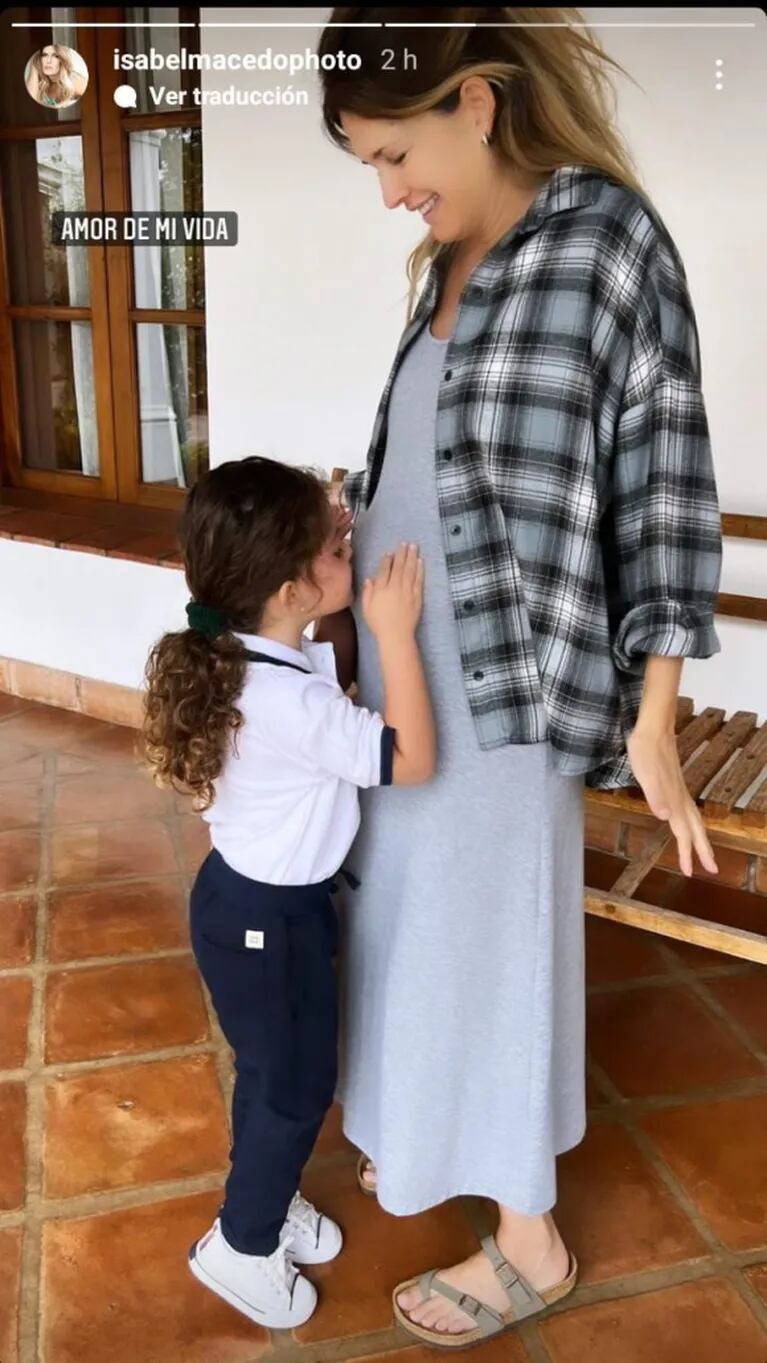 La hija de Isabel Macedo le dio un tierno beso a su pancita de embarazada: "Amor de mi vida"