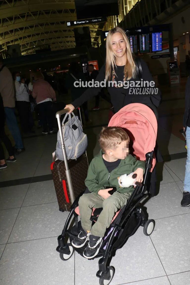 Las fotos de Luisana Lopilato y Michael Bublé con sus hijos en Ezeiza: buena onda con los fans y complicidad familiar