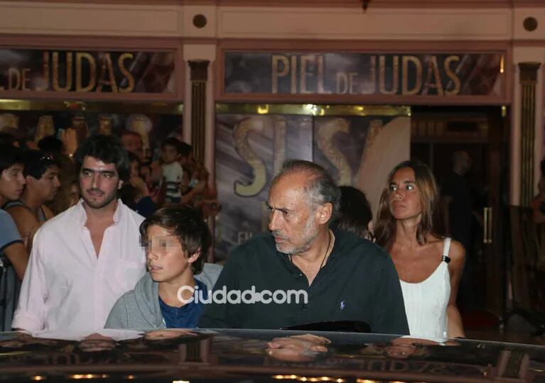 Marcelo Tinelli y su familia disfrutaron de la obra de Susana Giménez (Fotos: Movilpress). 