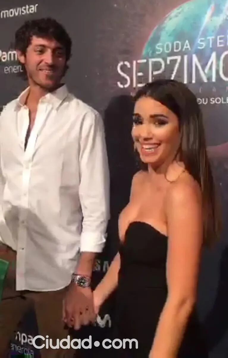 Lali Espósito y Santiago Mocorrea, enamorados en el estreno de Séptimo Día: ¡tomados de la mano durante toda la alfombra roja!