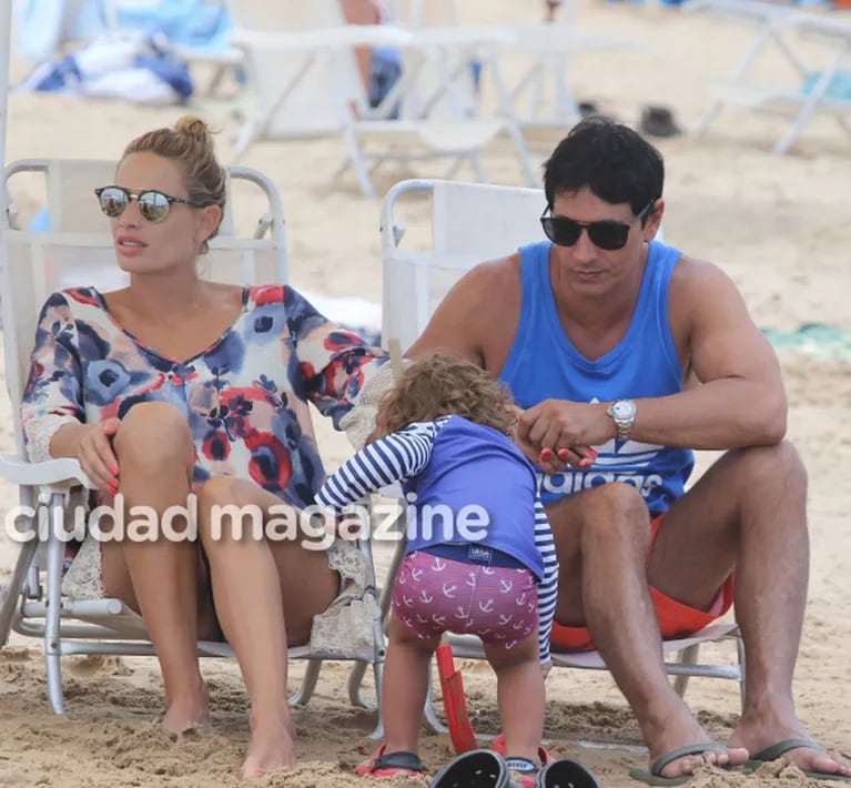 Los días de playa, amor y familia de Sebastián Estevanez junto a Ivana Saccani en Punta