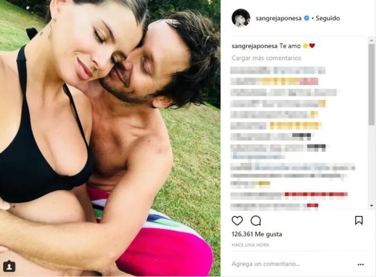 La China Suárez lució su panza de ocho meses en bikini y publicó una romántica foto con Vicuña: "Te amo"