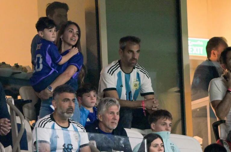 Así vivió Antonela Roccuzzo con Thiago, Ciro y Mateo Messi el partido de Argentina en el Mundial