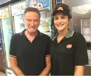 Una de las últimas fotos de Robin Williams, en un local de comidas rápidas. (Foto: PerezHilton.com)