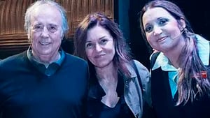 Joan Manuel Serrat fue con su esposa al teatro en Buenos Aires: 