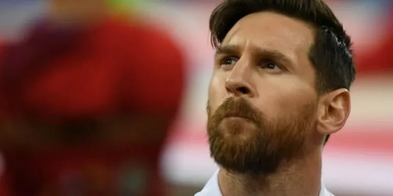 El niño que entró a la cancha con Lionel Messi ante Qatar reveló que el futbolista... ¡canta el Himno Nacional de una manera especial! 