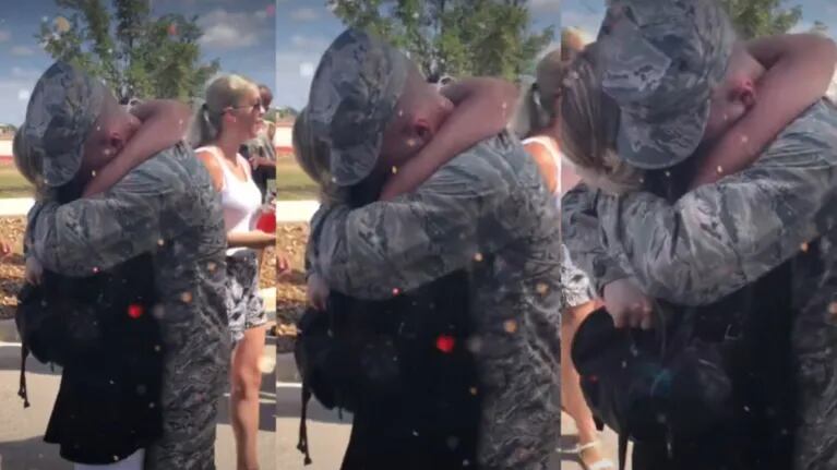 Emocionante: un militar se reencuentra con su madre luego de estar en servicio por un largo tiempo.