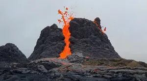 Este hombre se sube al volcán Fagradalsfjall para capturar de cerca estas impresionantes imágenes de su erupción