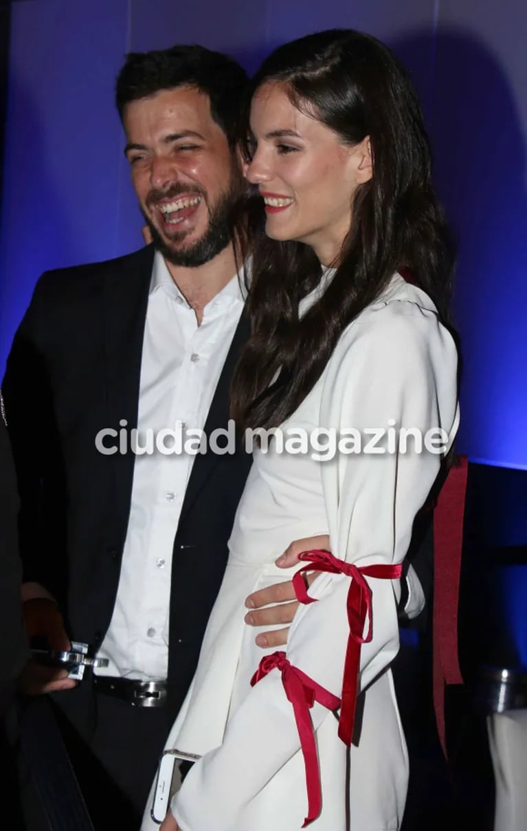 José Bianco y su bella novia modelo, enamorados en la fiesta de Los Más Clickeados 2017 