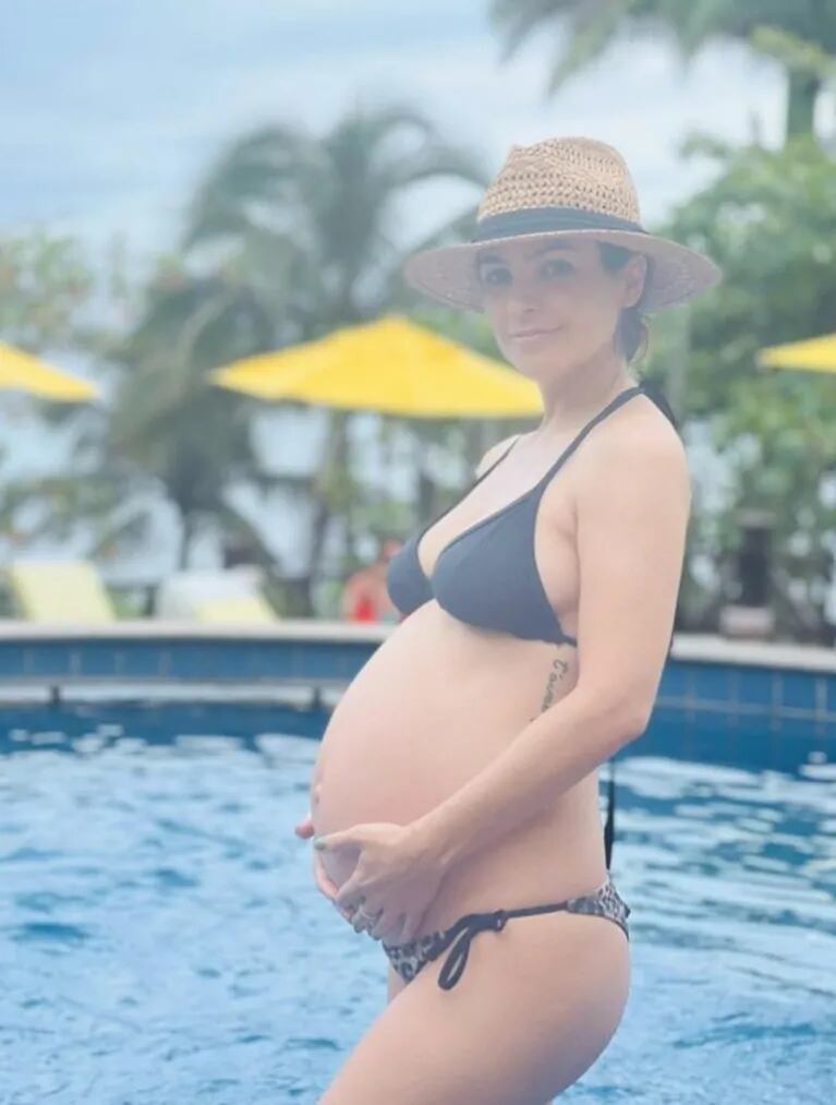 Agustina Cherri lució feliz su embarazo, de vacaciones en Brasil: el álbum de fotos