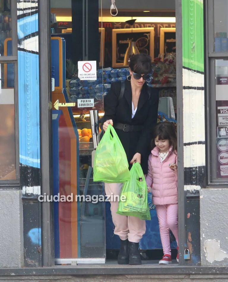 ¡Día de chicas! Griselda Siciliani y su hija, Margarita, de compras por las calles de Palermo