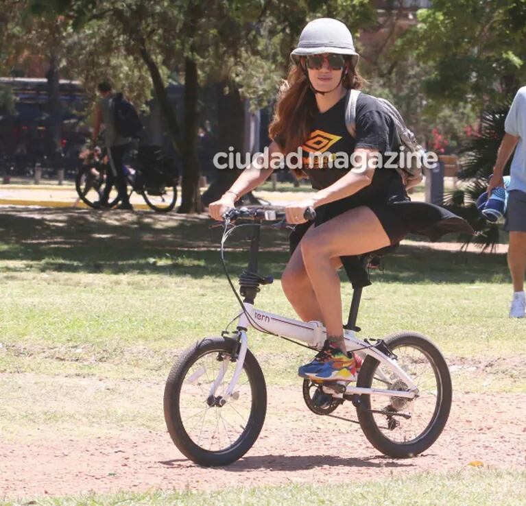 La exigente rutina de ejercicios de Florencia de la Ve: pesas, saltos y bicicleta al aire libre
