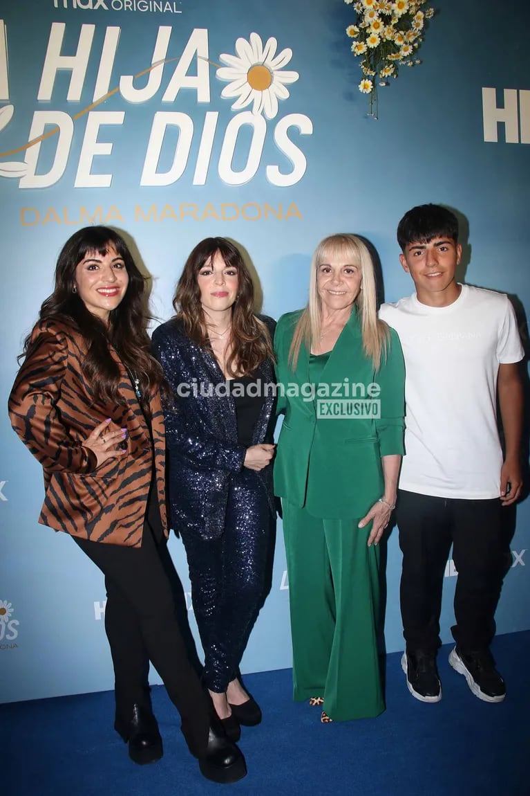 Dalma, Gianinna Maradona, Claudia Villafañe y Benjamín Aguero (Foto: Movilpress).