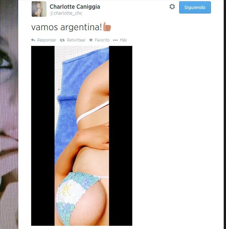 La foto de Charlotte Caniggia alentando a la Selección, que luego desapareció de su cuenta. (Foto: Twitter @charlotte_chc)