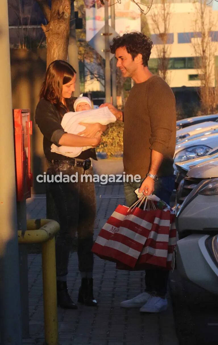 ¡Tarde en familia! Mariano Martínez, paseo de compras junto a Camila Cavallo, su beba y sus hijos
