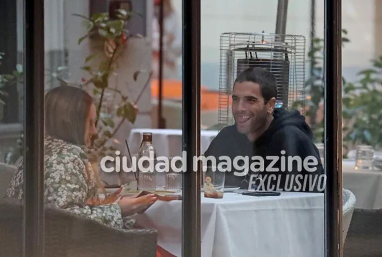Nicolás Furtado y Ester Expósito, enamorados en las calles de Madrid: las fotos que confirman el romance del momento