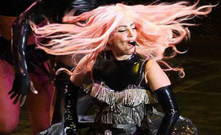 Lady Gaga siguió con su show con gran profesionalismo. (Foto: Web)