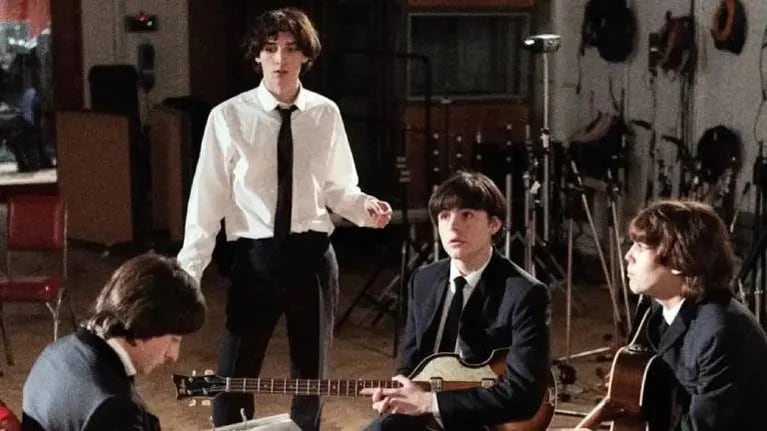 Quiénes son los actores que interpretarán a John Lennon y Paul McCartney en la biopic de los Beatles