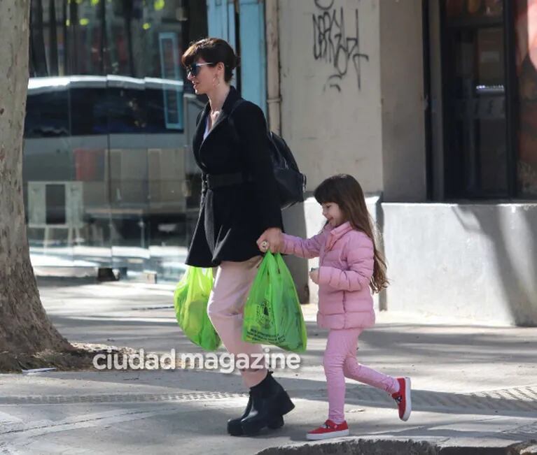 ¡Día de chicas! Griselda Siciliani y su hija, Margarita, de compras por las calles de Palermo