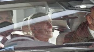 El príncipe Felipe de Inglaterra sale del hospital: las fotos