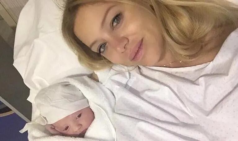 Evangelina Anderson publicó la primera selfie con Emma, a minutos de dar a luz: "Esta foto me transmite felicidad plena"