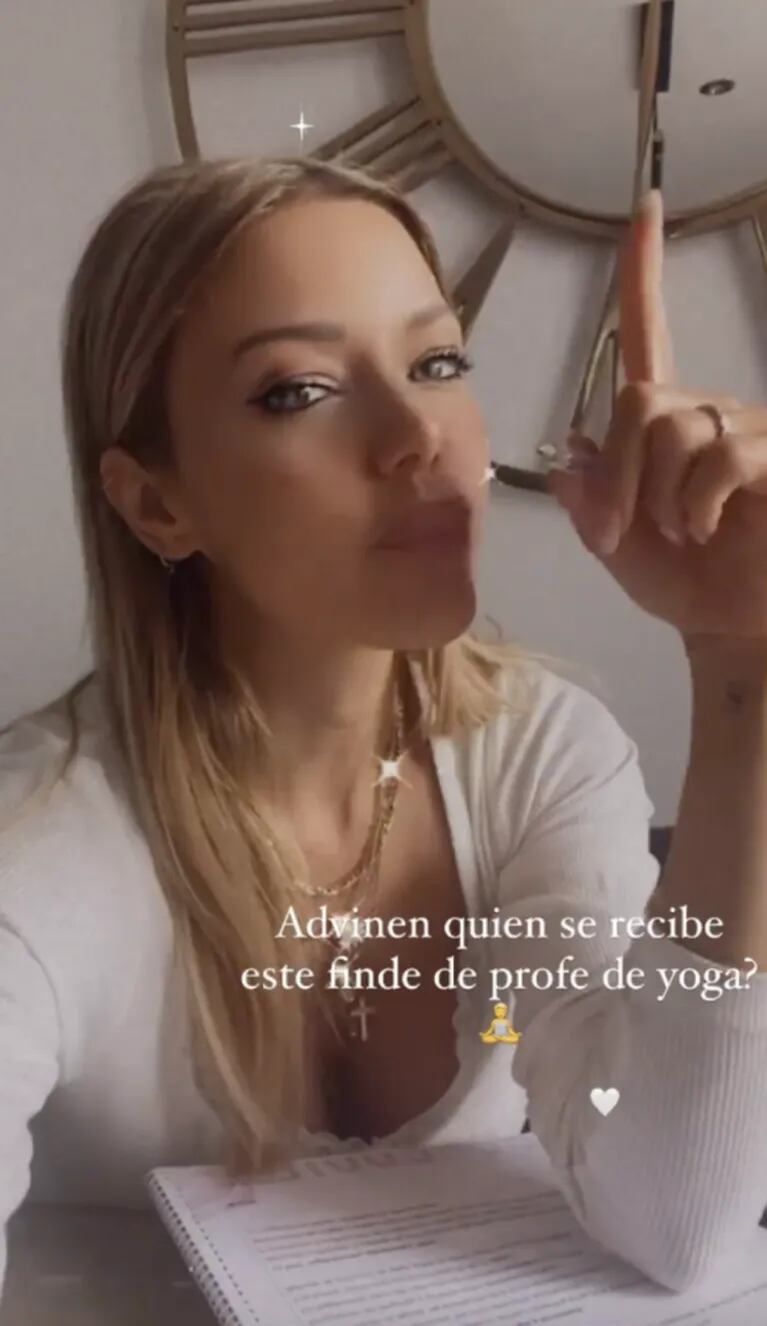 La felicidad de Evangelina Anderson por estar a punto de recibirse de profe de yoga: "Estoy repasando"