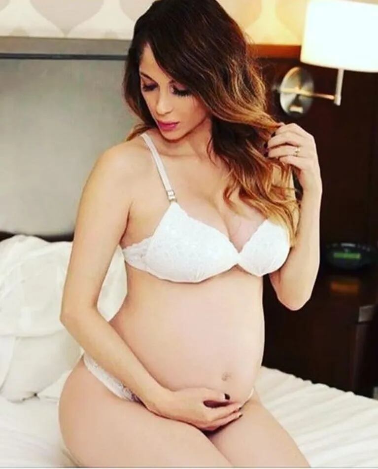 La tierna producción de Vanesa Carbone, embarazada de 5 meses: "Mis primeras fotos mostrando la pancita"