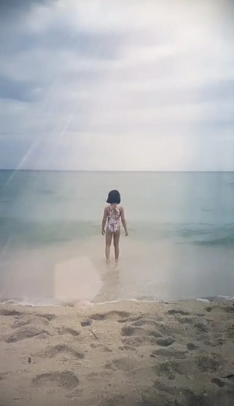 Las tiernas fotos playeras de China Suárez con Rufina y Magnolia en las playas de Miami: "Pensé que iba a descansar"