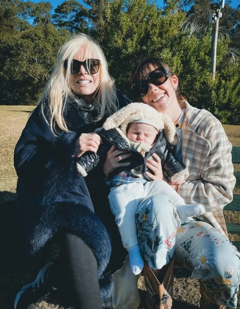 Julieta Nair Calvo y su bebé protagonizaron una divertida sesión de fotos con Su Giménez en Uruguay