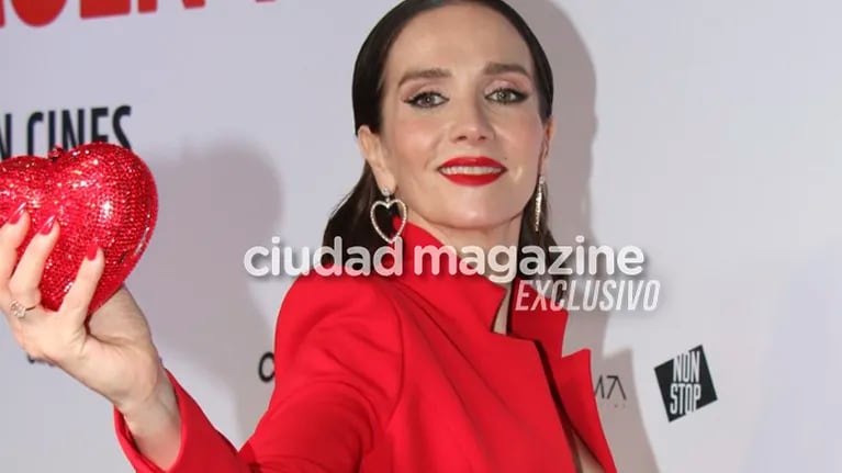 En fotos, el look de Natalia Oreiro en el estreno de Casi muerta, acompañada por Ricardo Mollo y Facundo Arana