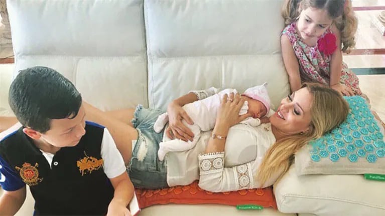 Evangelina Anderson, junto a sus tres hijos (Foto: Instagram)