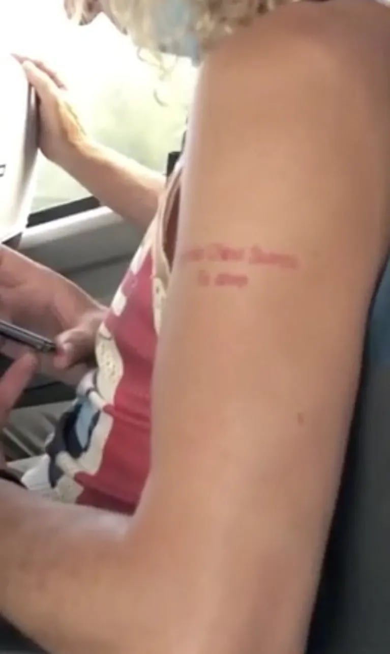 China Suárez se sorprendió al ver el tatuaje que le dedicó un hombre: "Eugenia China Suárez, te amo"