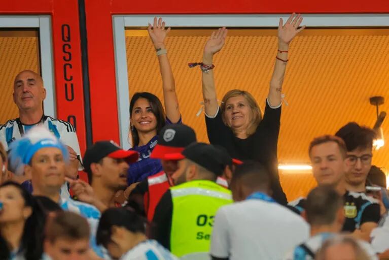 Mundial Qatar 2022: todos los looks de Antonela Roccuzzo para alentar a Argentina