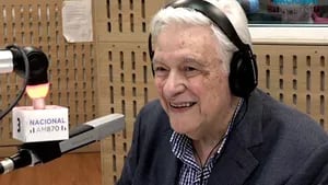 Se despide de la radio Héctor Larrea, la banda sonora de los argentinos