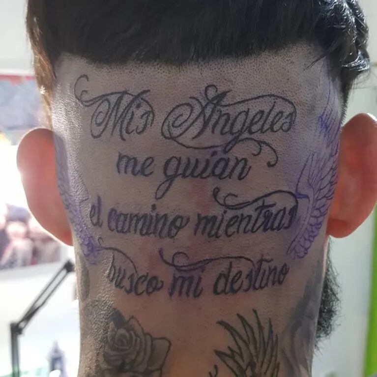 El tremendo tatuaje que Ulises Bueno se hizo en su nuca: "Mis ángeles me guían el camino mientras busco mi destino"