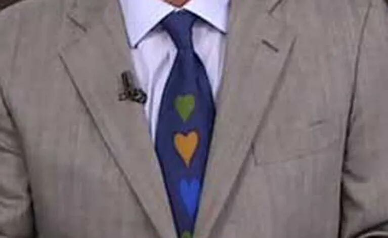 Marcelo Bonelli y su corbata de corazones fueron furor en Twitter
