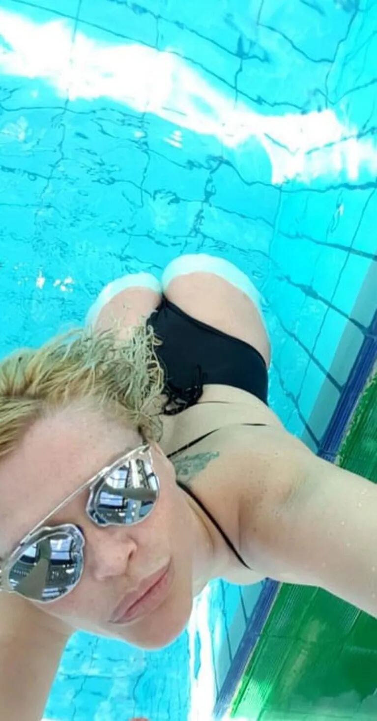 Nazarena Vélez y sus fotos súper hot en la pileta: cuerpazo en bikini y relax al sol    