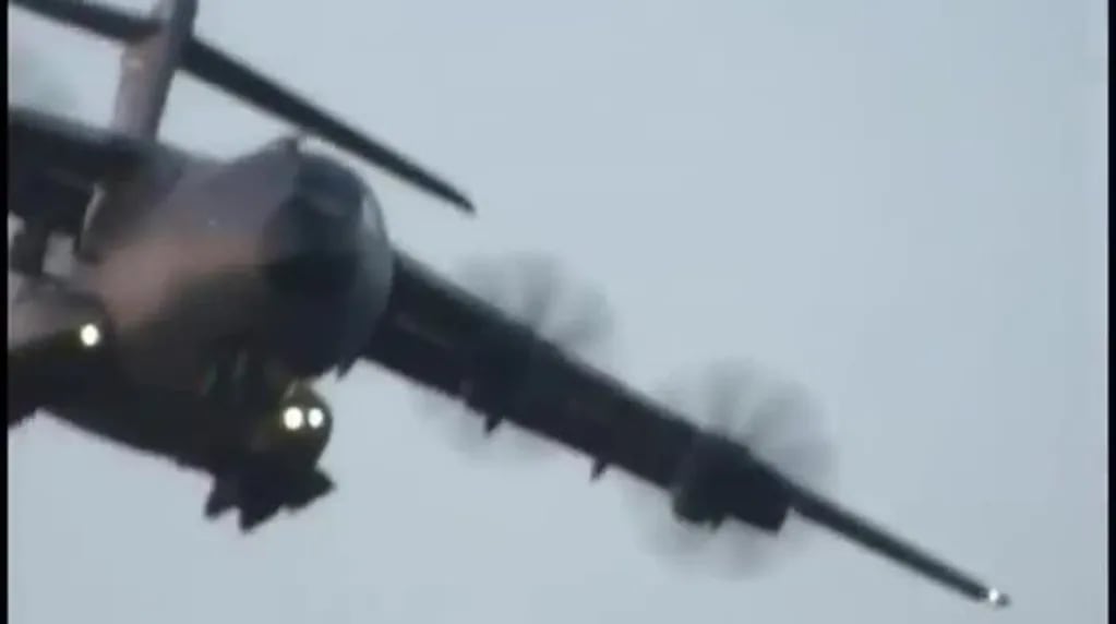 Sin doble de riesgo, Tom Cruise hizo una arriesgada escena colgado de un avión