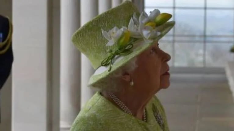 La reaparición de la reina Isabel II tras la polémica: broche simbólico y declaración de intenciones