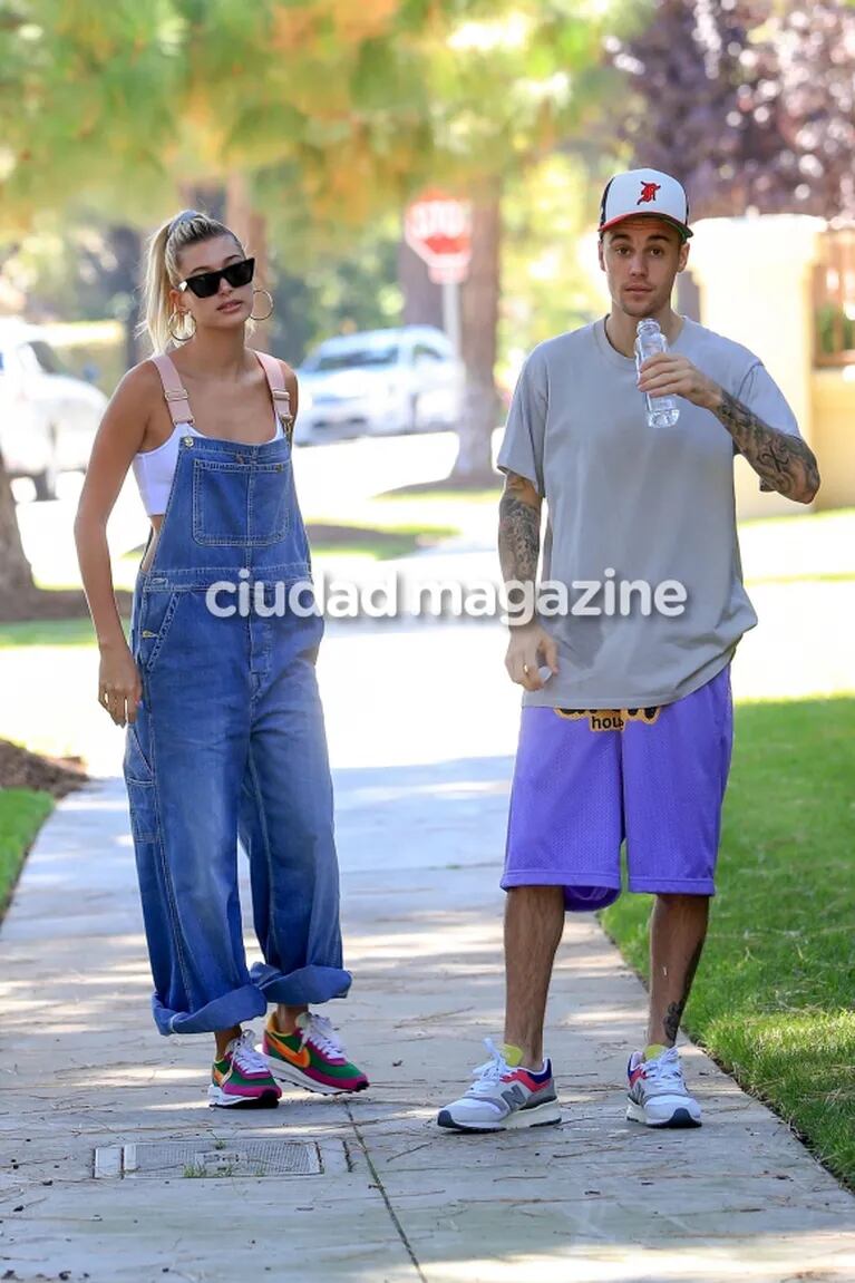 Justin Bieber y su esposa Hailey Baldwin fueron increpados por una mujer... ¡en trikini y guantes de box!